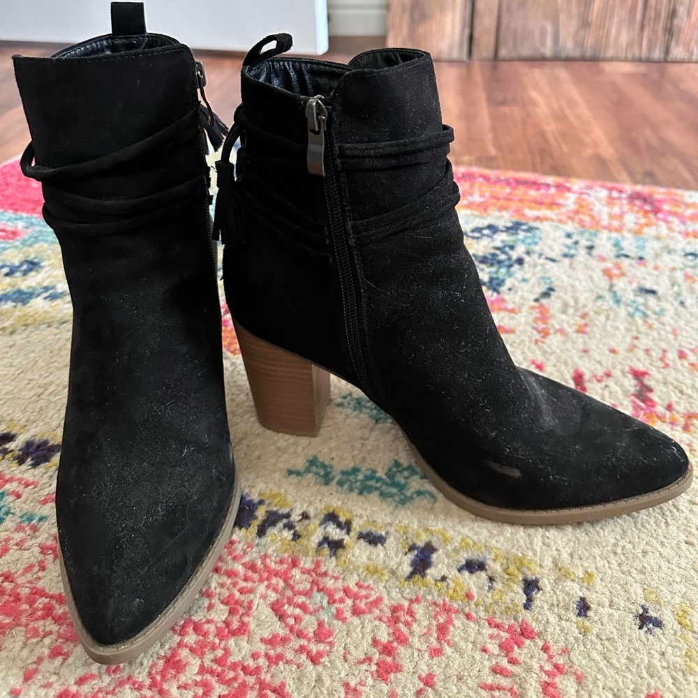 Cute side zippered booties